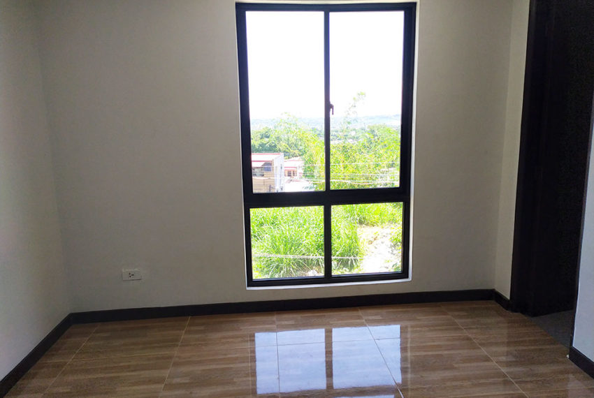 LOW-DP-OVERLOOKING-HOUSE-AND-LOT-FOR-SALE-IN-LOWER-ANTIPOLO-NEAR-MARIKINA-2