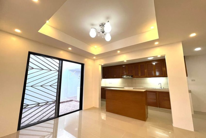 Bungalow House For Sale Moonwalk Village at Las Pinas City-Dining Area