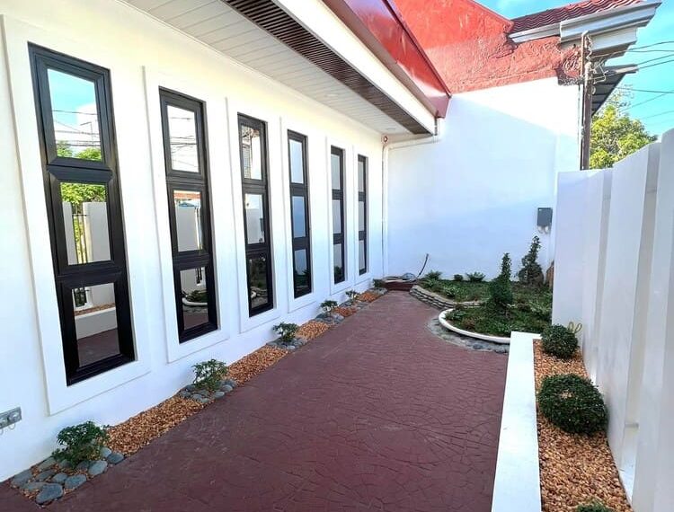 Bungalow House For Sale Moonwalk Village at Las Pinas City-Frontyard