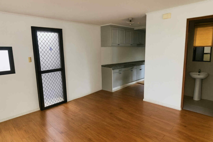 4 Kitchen and Dining