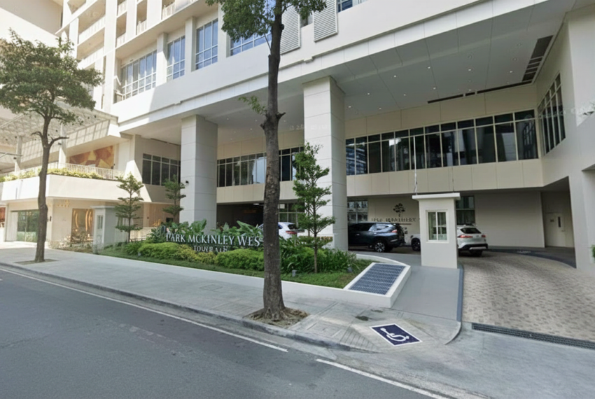 Park McKinley West - Building Entrance
